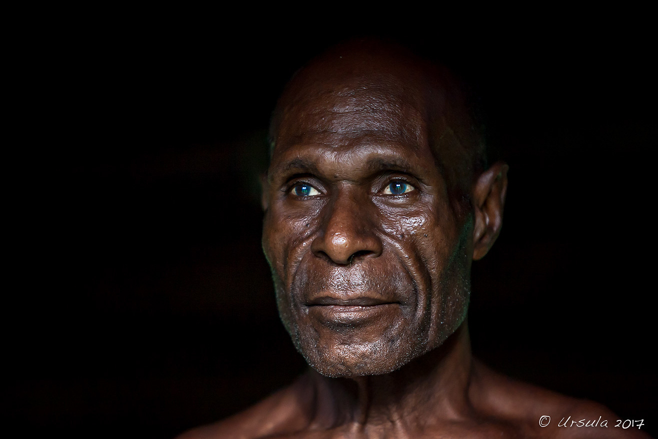 Sepik carver, 2017. Photo by Ursula Wall. Sepik carver, 2017. Photo by Ursula Wall.
