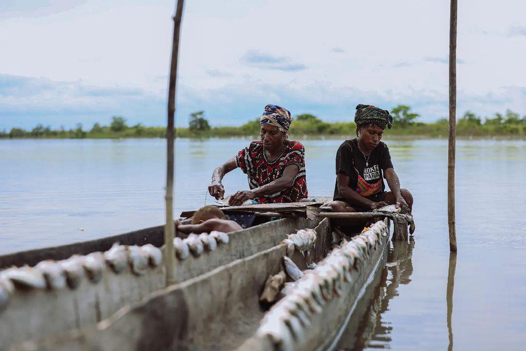 Women fishing on Chambri Lake Women fishing on Chambri Lake