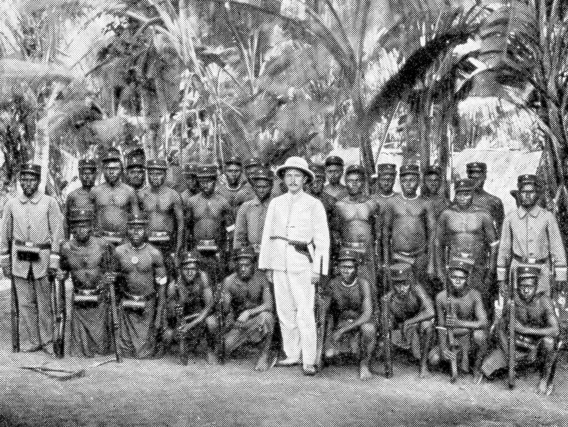 Dr. Heinrich Schnee, Herbertshöhe (now Kopoko) in the Deutsch-Neuguinea (German New Guinea), with members of the New Guinea police force, 1900. Public Domain. Dr. Heinrich Schnee, Herbertshöhe (now Kopoko) in the Deutsch-Neuguinea (German New Guinea), with members of the New Guinea police force, 1900. Public Domain.