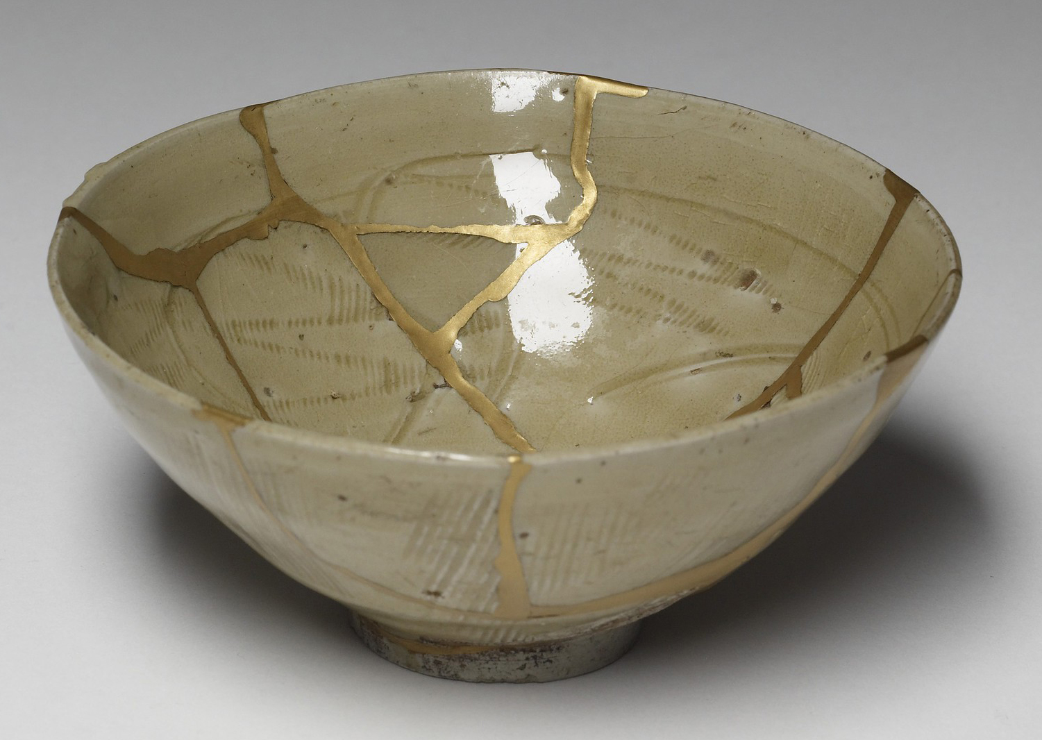 Kintsugi: Broken pottery becomes more beautiful - The Columbian