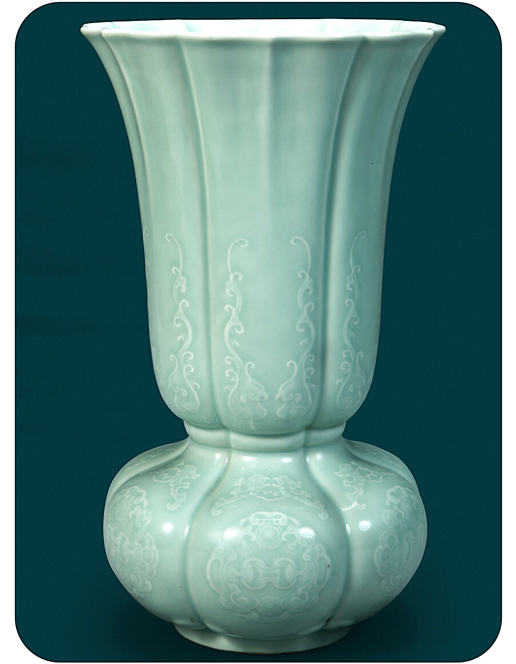 Zun Celadon Vase Qing Dynasty