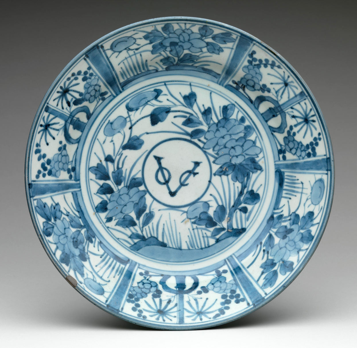 Arita dish with VOC logo