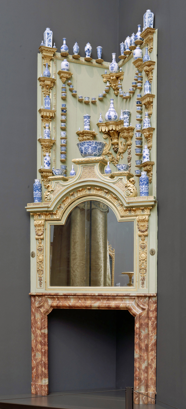 Corner chimneypiece panel