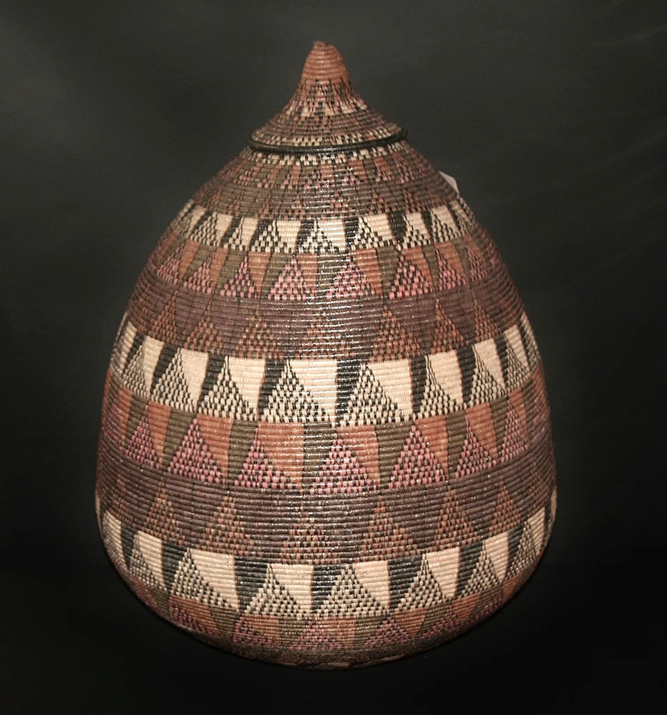 Large ceremonial ukhamba