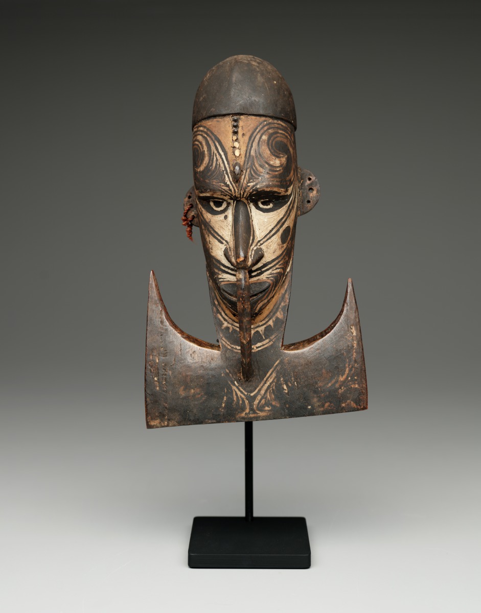 Iatmul suspension hook, 20th century. Medium: wood and pigment.
