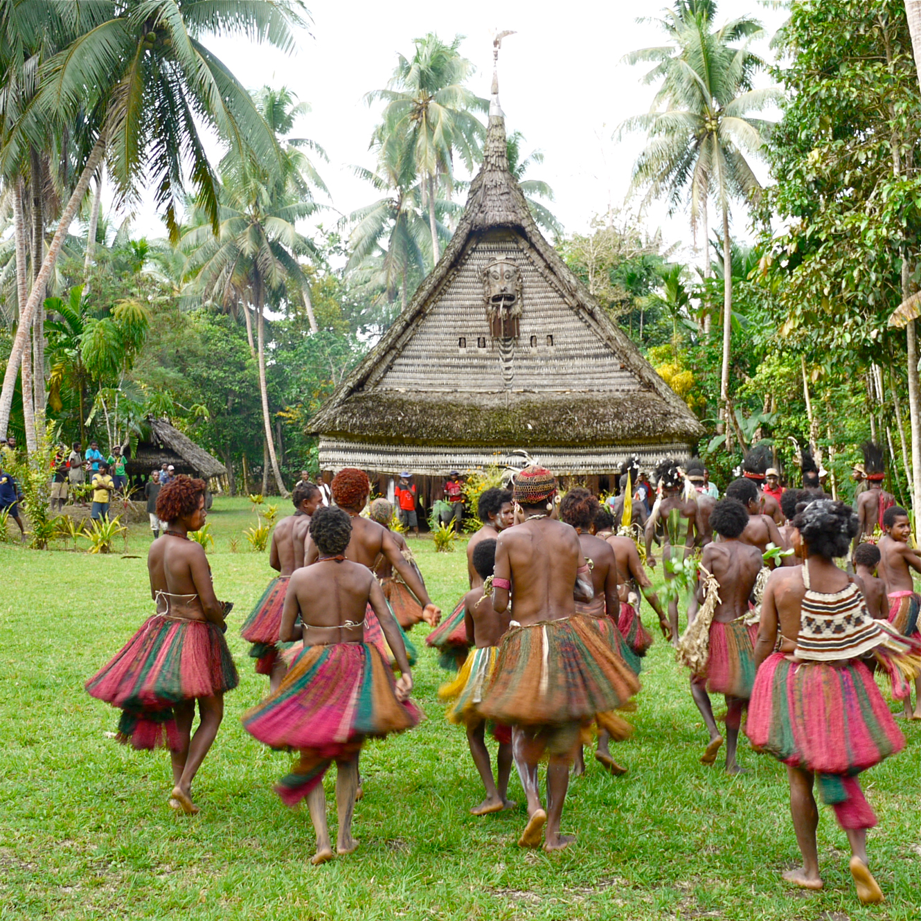 Sing-sing Dancers in fron of the Yamok haus tambaran