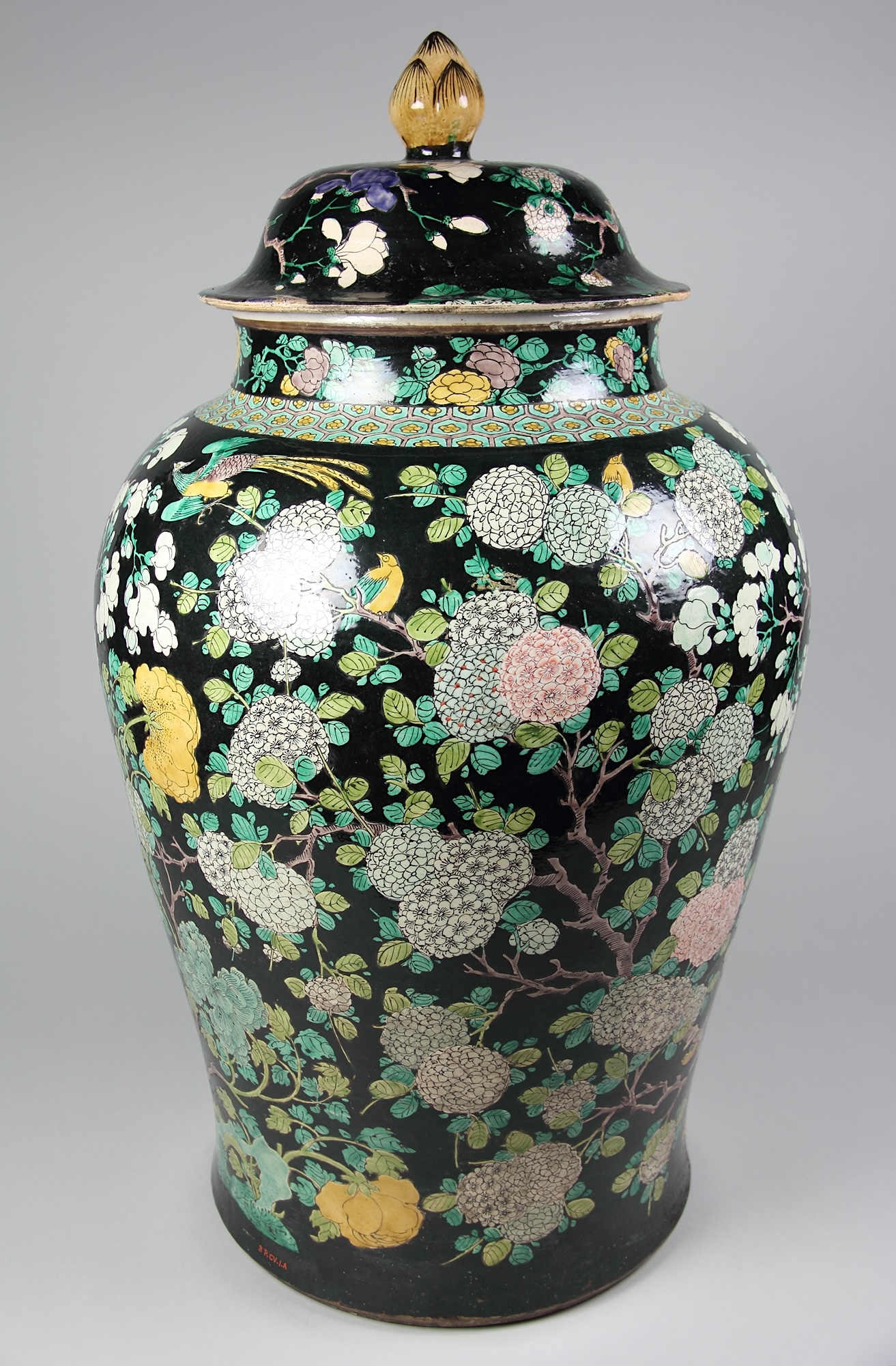 Covered jar made in Jingdezhen during the Kangxi reign. Medium: Porcelain painted with Famille Noire enamels. Dimensions: height 26 7/8 in.; 68.3 cm. The MET, New York, USA. Covered jar made in Jingdezhen during the Kangxi reign. Medium: Porcelain painted with Famille Noire enamels. Dimensions: height 26 7/8 in.; 68.3 cm. The MET, New York, USA.