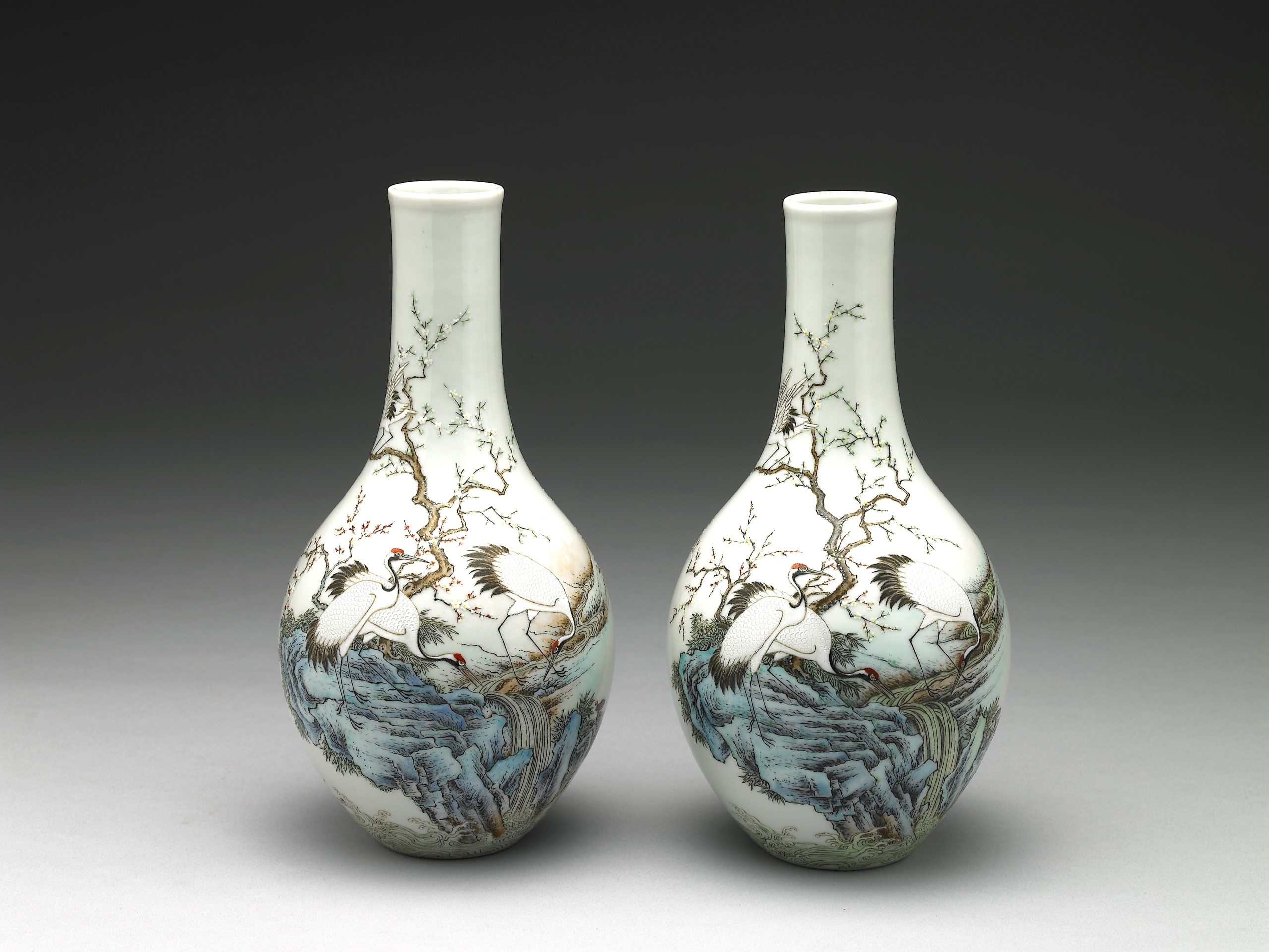 Two gall-bladder-shaped vases featuring the "Crane Bringing Fortune and Joy" motif