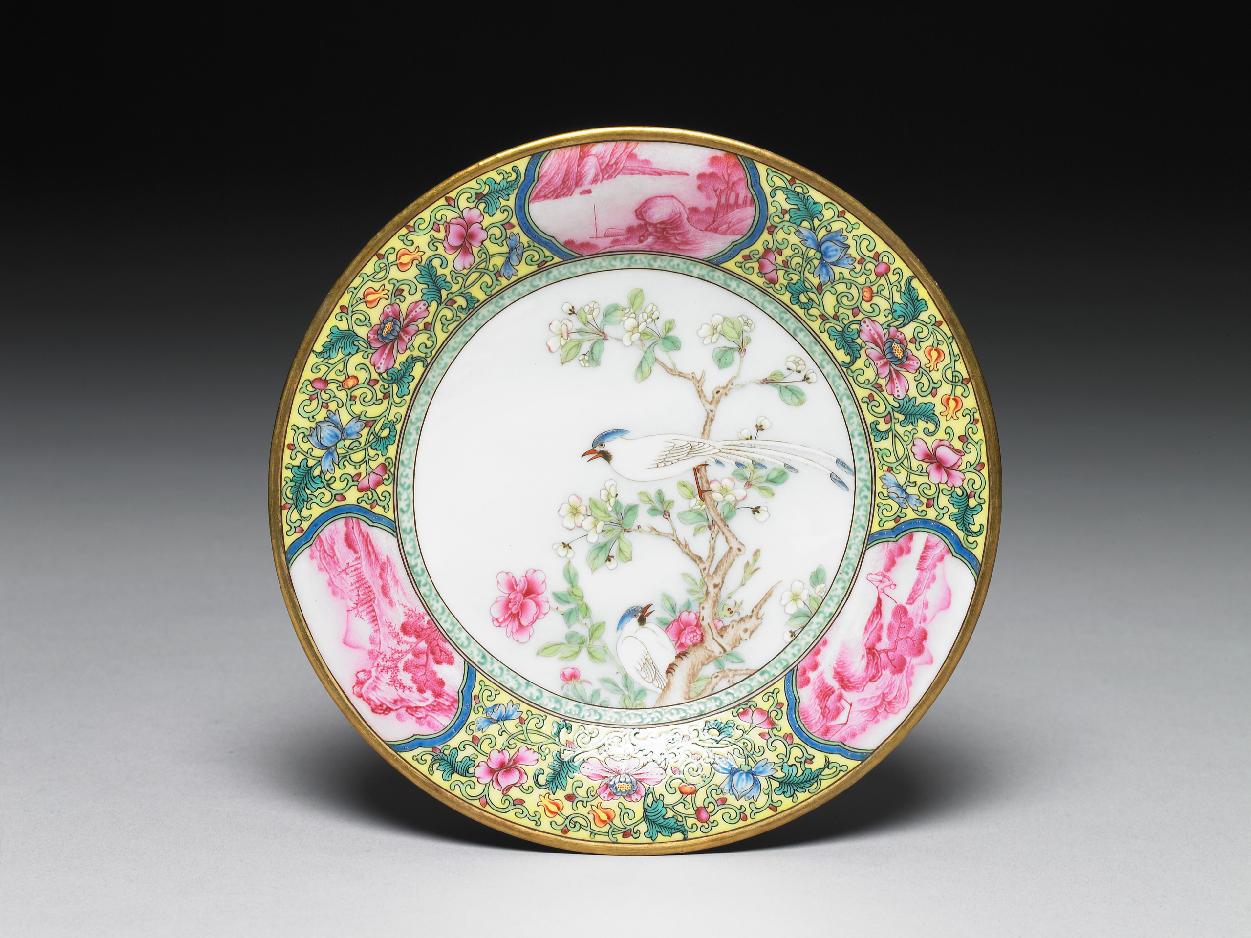 Falangcai Polychrome-banded dish with flower and bird