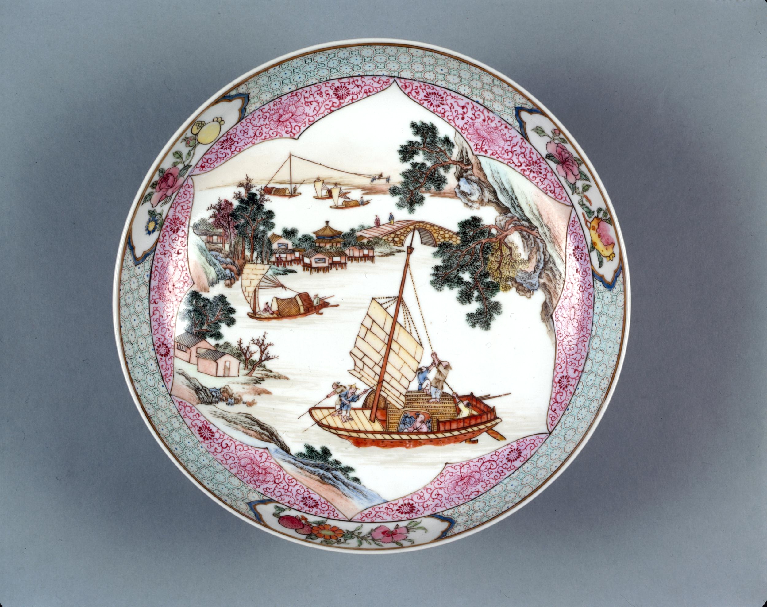 Fencai Saucer dish, Yongzheng period